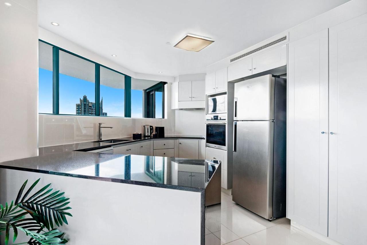 Crown Towers Luxury 3 Bedroom - Coasthm Apartment